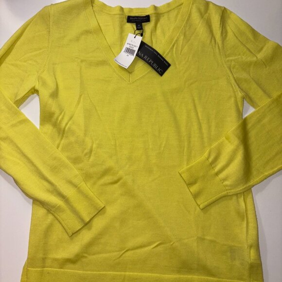 NEW NWT Banana Republic Chartreuse Yellow V-Neck 100% Merino Wool Sweater size M - Picture 1 of 7